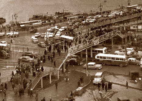 Yaya üstgeçitlerinin atası Elmadağ Kavşağı nda 1950 lerde inşa edilen ilk betonarme üstgeçitten sonraki yaya köprüleri, İstanbul un ikinci ve üçüncü geçitleridir.