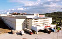 8 ÜLKER BİSKÜVİ FAALİYET RAPORU 2013 Üretim Tesisleri Teknolojik üretim tesisleri Hadımköy, İstanbul Fabrikası Kek 1992 yılında kuruldu Kapasite: 45 bin ton/yıl 27 bin m 2 kapalı alan Gebze Fabrikası