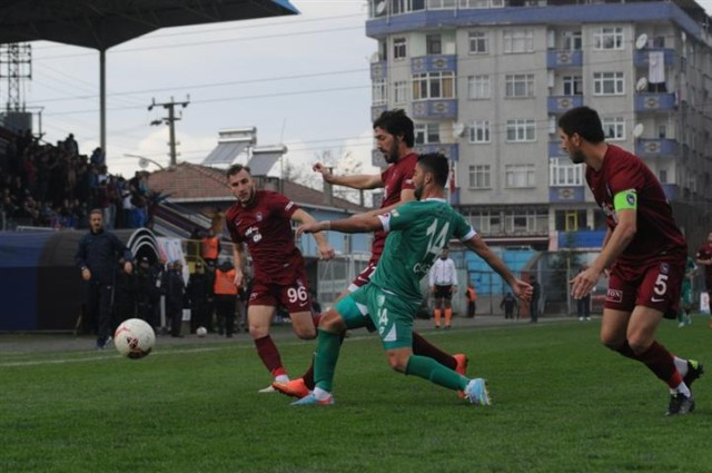 BODRUMSPOR COŞTU: 5-0 B.B Bodrumspor 5 Yomraspor 0 Spor Toto 3. Lig 2. Grup 17. Hafta mücadelesinde Bodrum Belediyesi Bodrumspor Yomraspor u 4-0 mağlup etti.