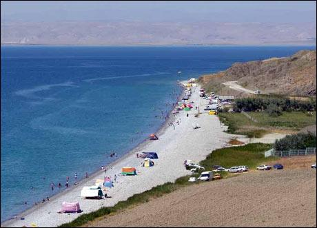 Van gölü gerekli yatırımlar ve tanıtımlarla bu potansiyelini artıracaktır. Yerli ve yabancı turistler yaz tatillerini burada geçirebileceklerdir.