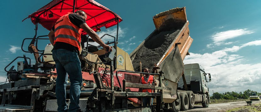 AKÇANSA SÜRDÜRÜLEBİLİRLİK RAPORU 2014-2015 14 Kalkınmanın altyapısının oluşturulmasında tarih boyunca önemini koruyan çimento ve beton günümüzde de güvenilir, dayanıklı, kolay uygulanabilir ve düşük