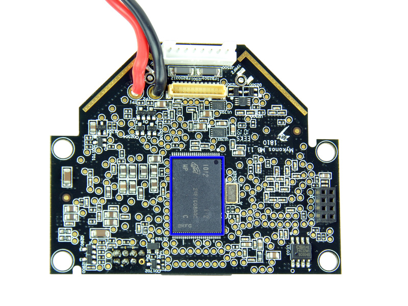 Adım 6 Anakartın ön: 6 ARM9 468 MHz işlemci papağan. ROCm Atheros AR6102G-BM2D b / g Wi-Fi modülü.