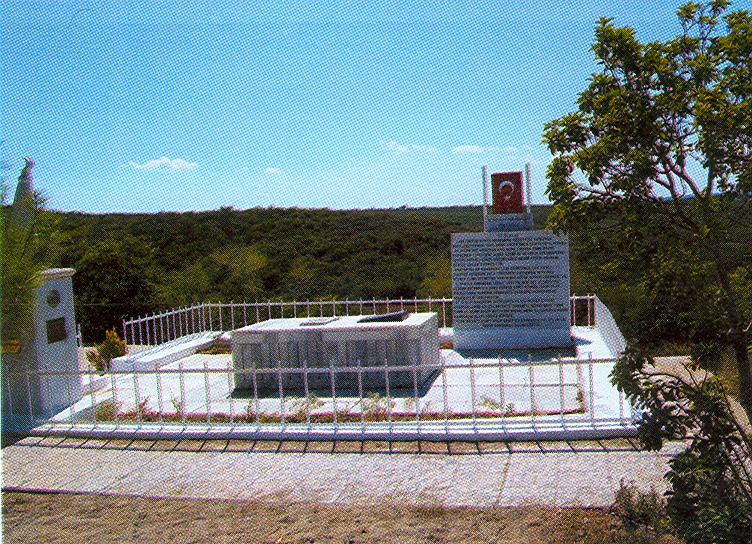 22 Ağustos 1904 tarihinde kıdemli yüzbaşı, 2 Haziran 1908 tarihinde binbaşı, 1 Haziran 1915 tarihinde yarbay, 13 Ağustos 1915 tarihinde şehit olmuştur.