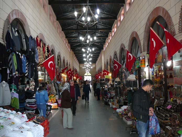 1921 den sonra bir dönem, giriş kapısı dışında büyük ölçüde yıkık kalmış ve çarşı olarak kullanılmamıştır. Resmî kayıtlarda bedesten arsası olarak yer almaktadır.