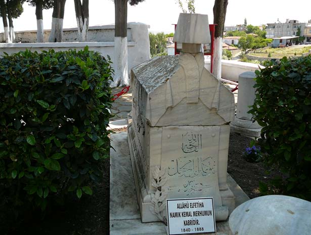 Alparslan, Rumeli Fatihi Şehzade Gazi Süleyman Paşa nın salla Boğaz ı geçişini gösteren tablolara da burada yer verilmiştir.