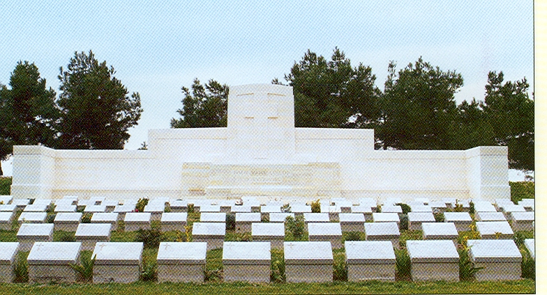 Lancashire Landing Mezarlığı Birinci Lancashire Fusilier askerleri için yapılan bu mezarlık, Karacaoğlan Tepe nin doğu yamacında yer almaktadır.