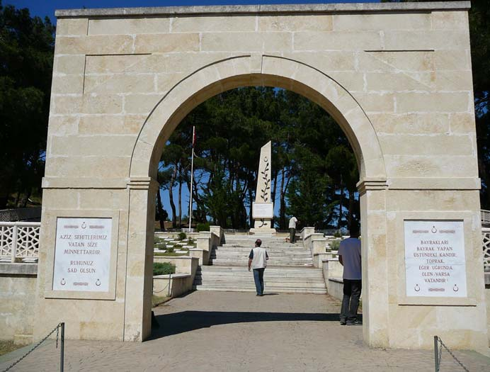 döndüğünde 5 Temmuz 1915 akşam üzeri durumu Başkomutanlık Vekâletine şu raporla bildirmiştir: Güney Grubunun sağ kanadında düşmanın denize paralel olan mevzi kısmından atmak için 5 Temmuz 1915 günü