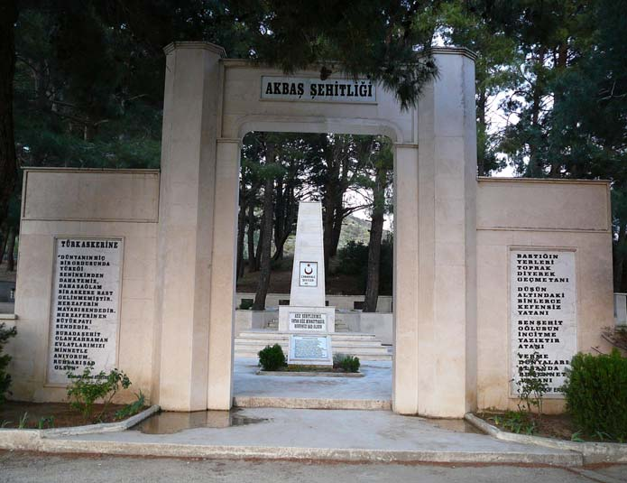 Akbaş Limanı günümüzde Sahil Güvenlik Komutanlığı gemilerinin bağlama limanıdır. Akbaş batıkları da Çanakkale Boğazı ndaki diğer batıklar gibi parçalanarak çıkarılmıştır.