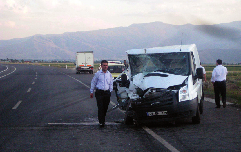 ULAŞTIRMA Ulaşt rma Diyarbak r İlindeki Trafik Kazalar Kaza say s Ölü say s Yaral say s (Adet) (Kişi) (Kişi) 2003 585 45 1 227 2004 786 51 1 629 2005 947 75 1 942 2006 992 48 2