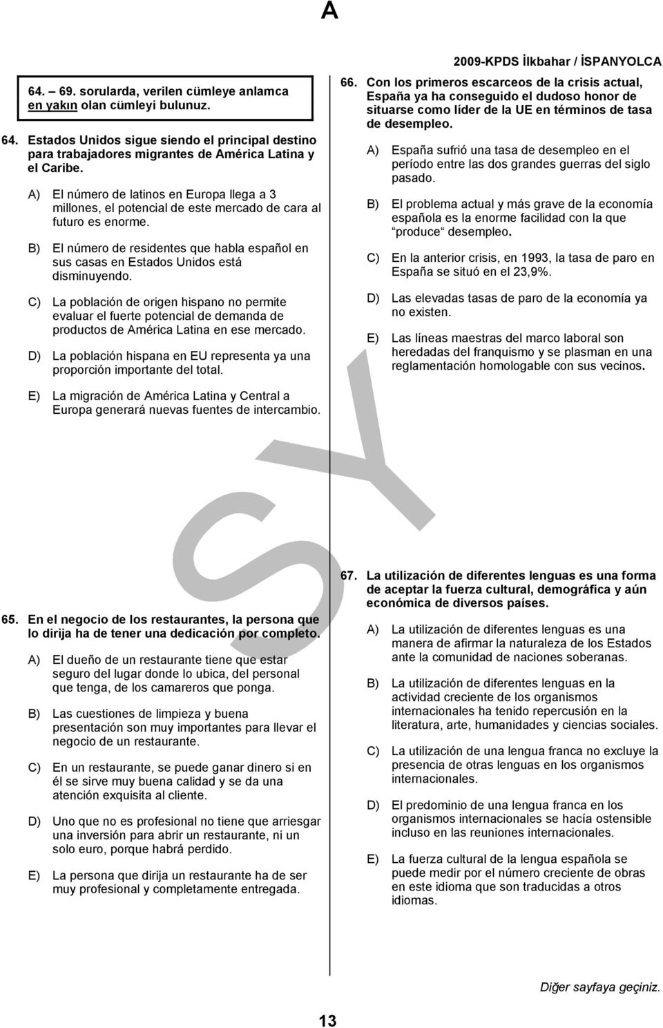 B) El número de residentes que habla español en sus casas en Estados Unidos está disminuyendo.