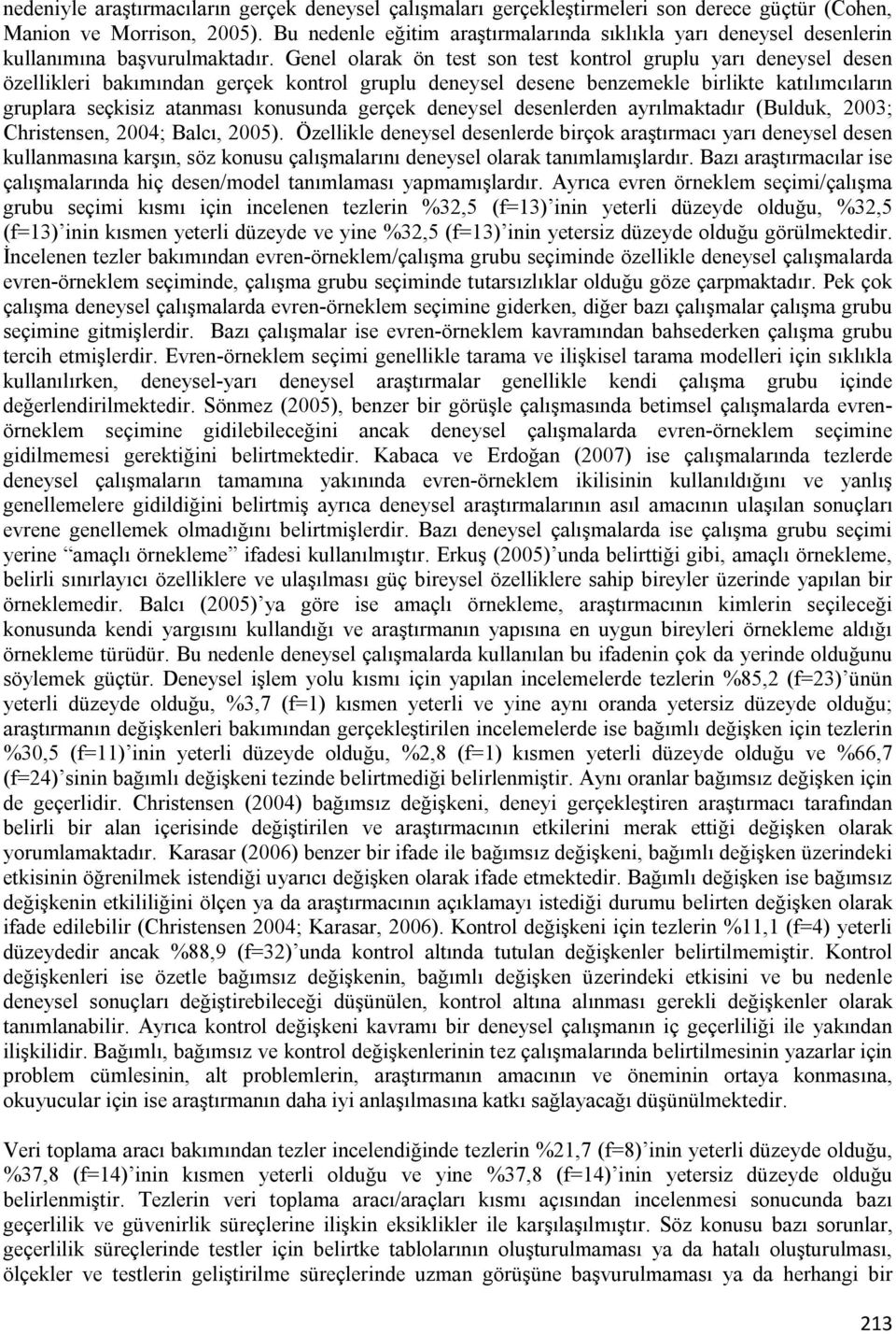 Genel olarak ön test son test kontrol gruplu yarı deneysel desen özellikleri bakımından gerçek kontrol gruplu deneysel desene benzemekle birlikte katılımcıların gruplara seçkisiz atanması konusunda