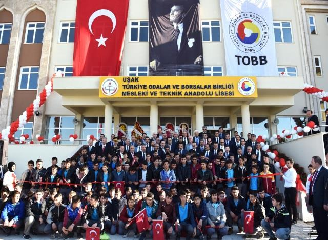 UŞAK TOBB MESLEKİ VE TEKNİK ANADOLU LİSESİ UŞAK IN GELECEĞİNE İMZA ATMAK İÇİN TOBB NİN DESTEĞİYLE MESLEK