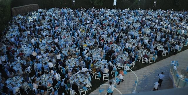 UTSO İFTAR YEMEĞİNDE ÜYELERİ İLE BULUŞTU 3.000 kişilik iftar yemeğimizde tüm üyelerimizle buluştuk.