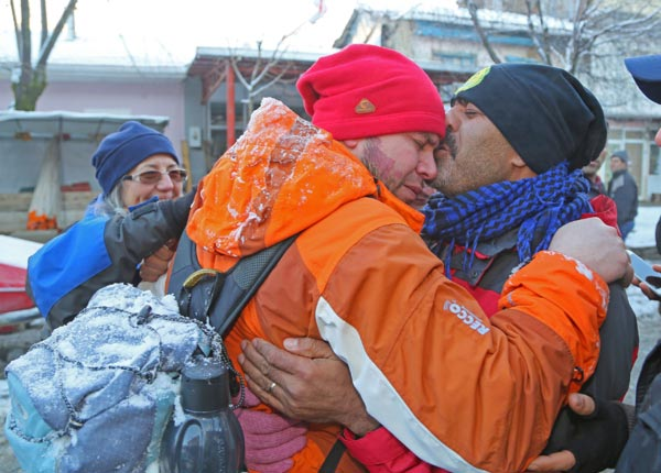 Dağcılık faaliyetiyle uğraşan insanlarımızın güvenlik içerisinde, pikniğe gider gibi değil tüm teçhizatlarıyla çıkmaları kendi güvenlikleri ve ailelerinin geleceği i çinönemli, toplumsal