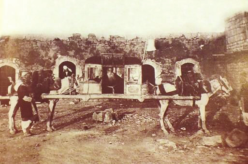 302 GSED 37 Araş. Gör. Elif EROL CEYLAN Foto.1: 19. yüzyıl Sonlarında Kapusen Misyonerler (Kürkçüoğlu, 2011,s. 527).