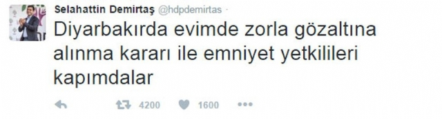 polislerin olduğunu ve zorla gözaltına alınma kararının bulunduğunu yazdı. Demirtaş bu mesajı attıktan kısa süre sonra gözaltına alındı.