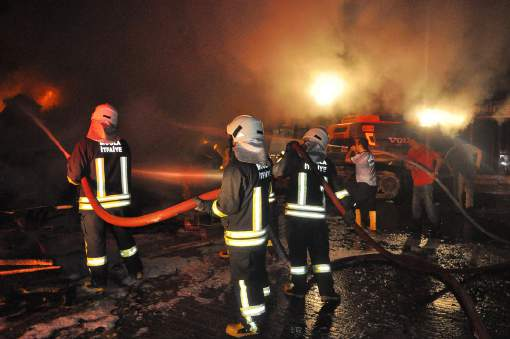 Büyükşehir İtfaiyesi 2 Günde 160 İtfai Olaya Müdahale Etti Muğla Büyükşehir Belediyesi İtfaiye Daire Başkanlığı sadece hafta sonu Muğla genelinde 160 itfai olaya müdahale etti.