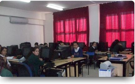 DİYARBAKIR YENİŞEHİR MESLEKİ VE TEKNİK ANADOLU LİSESİ Yenişehir Kız Teknik ve meslek lisesi Diyarbakır Kız Teknik öğretim Olgunlaşma Enstitüsü adı ile 1988-1989 Öğretim yılında, Muazzez Sümer Kız