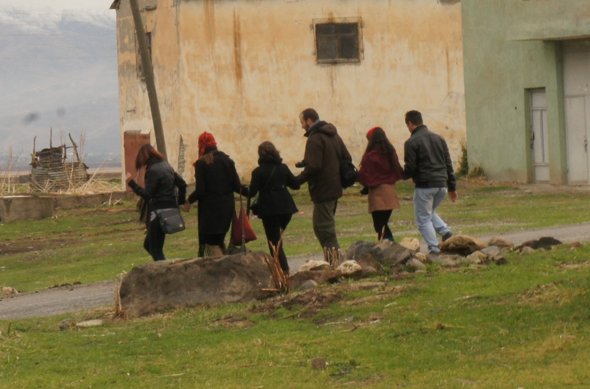 yolun başında Belgesel Basın Bülteni İletişim beginnings.documentary@gmail.