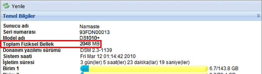 b Devre kartını kızağa yerleştirin ve kartı sonuna kadar itin. c 2. adımda çözdüğünüz iki adet düğmeyi sıkın.