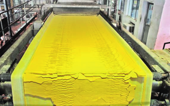 URANYUM Resim 1.8: U 3 O 8 içerikli sarı pasta U 3 O 8 veya uranyum peroksit UO 4.nH 2 O rafine edilerek safsızlaştırılmaktadır.