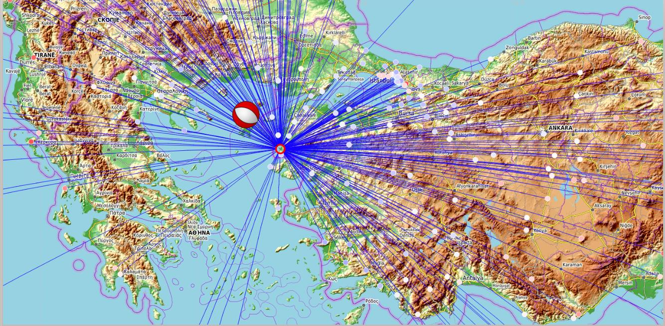 Gülpınar-Ayvacık (Ml=5.5; Çanakkale) depreminin hızlı faylanma mekanizma çözümü. Mavi çizgiler deprem istasyonlarına giden sismik dalgaların izlediği yolu göstermektedir.