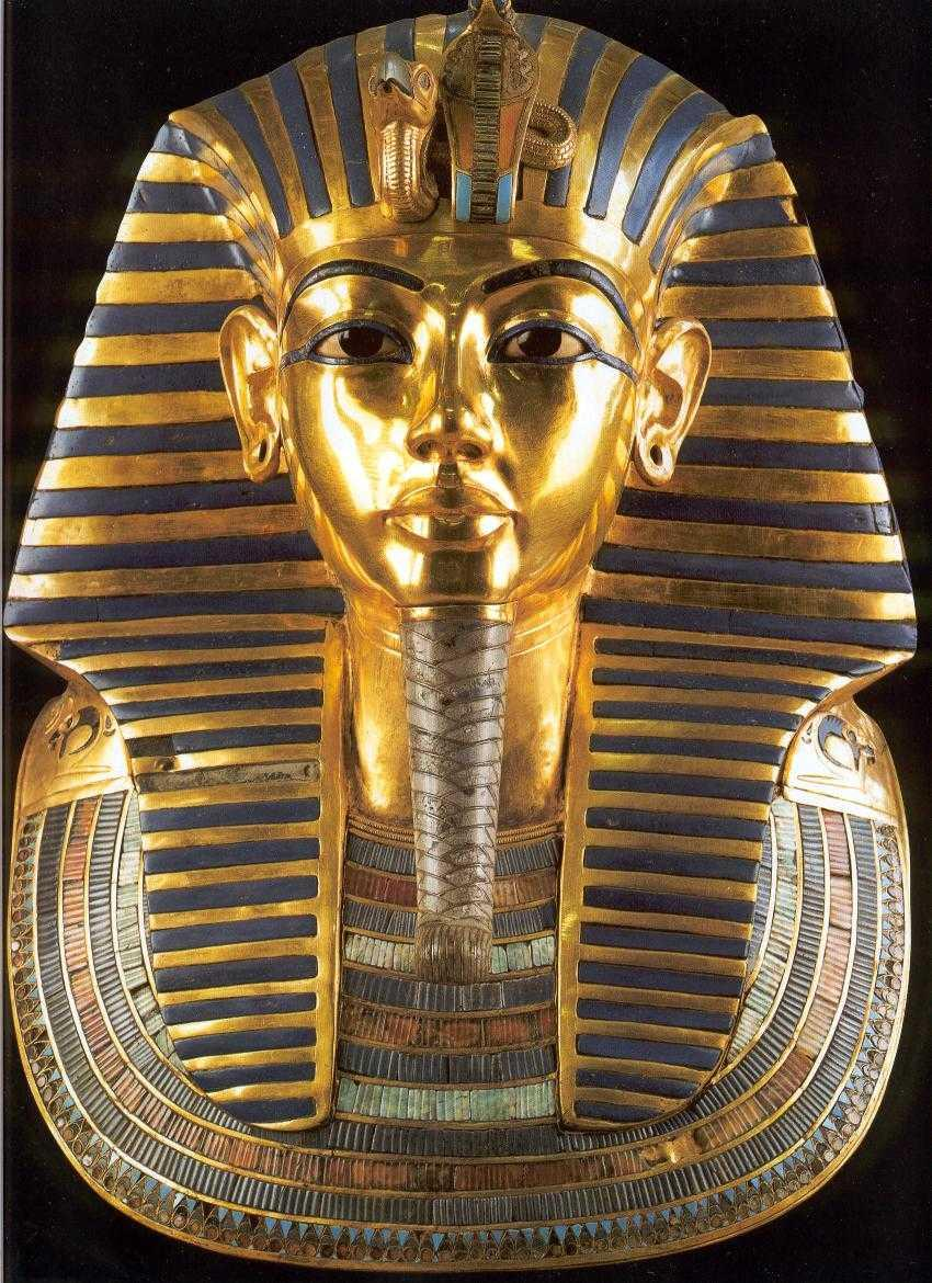 Mısır Firavunu Tutankhamon ölünce, Onun dul eşi Šuppiluliuma ya mektup yazarak tahta geçecek bir oğula sahip olmadığından söz ederek, ölen kocasının yerine, kendisiyle evlenip, firavun olması için