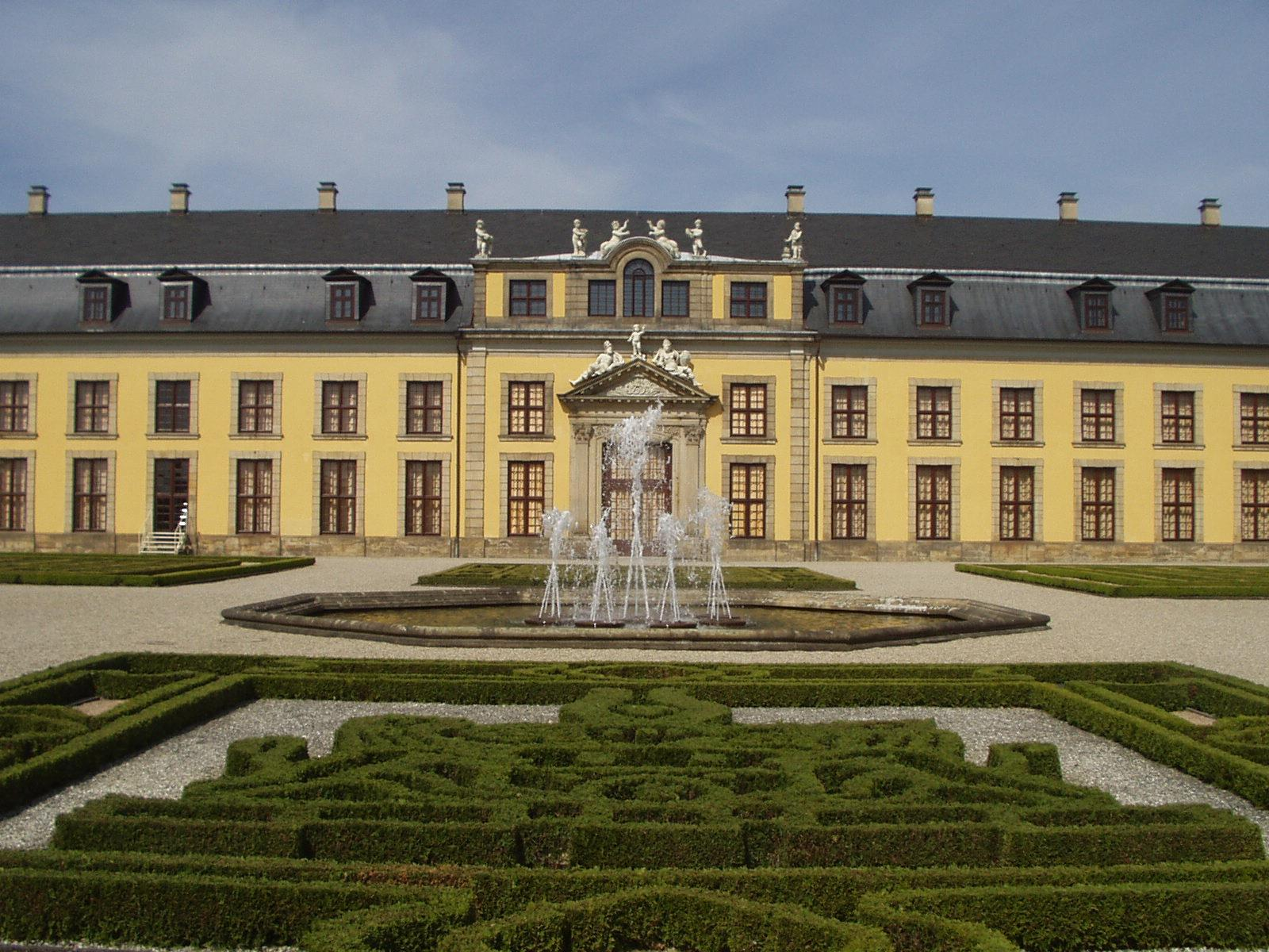 HERRENHAUSEN SARAYI(ALMANYA) Herrenhausen sarayı ve parkı Fransız Barok akımının Avrupa daki