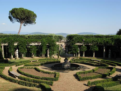 Medici ailesine ait villalardan çoğu, hala eski planının çizgilerini taşımaktadır.