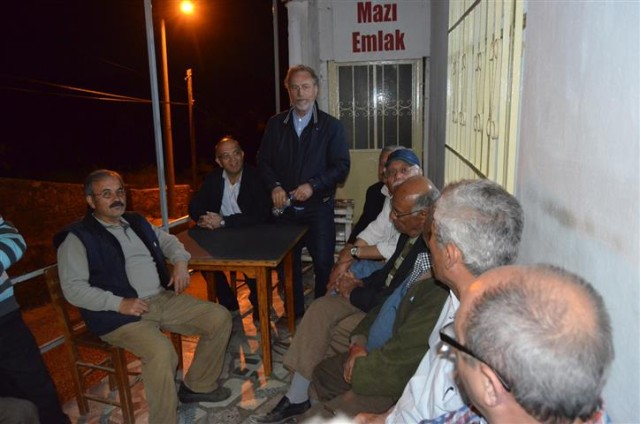 CHP Bodrum İlçe Örgütü Başkanı Recai Seymen in ardından konuşan Bodrum İlçe Örgütü Eski Başkanı Hüseyin Anıl seçim güvenliği ve adaleti diye bir şeyin olduğunu belirterek, Seçim yerlerinde 4-5 tane,