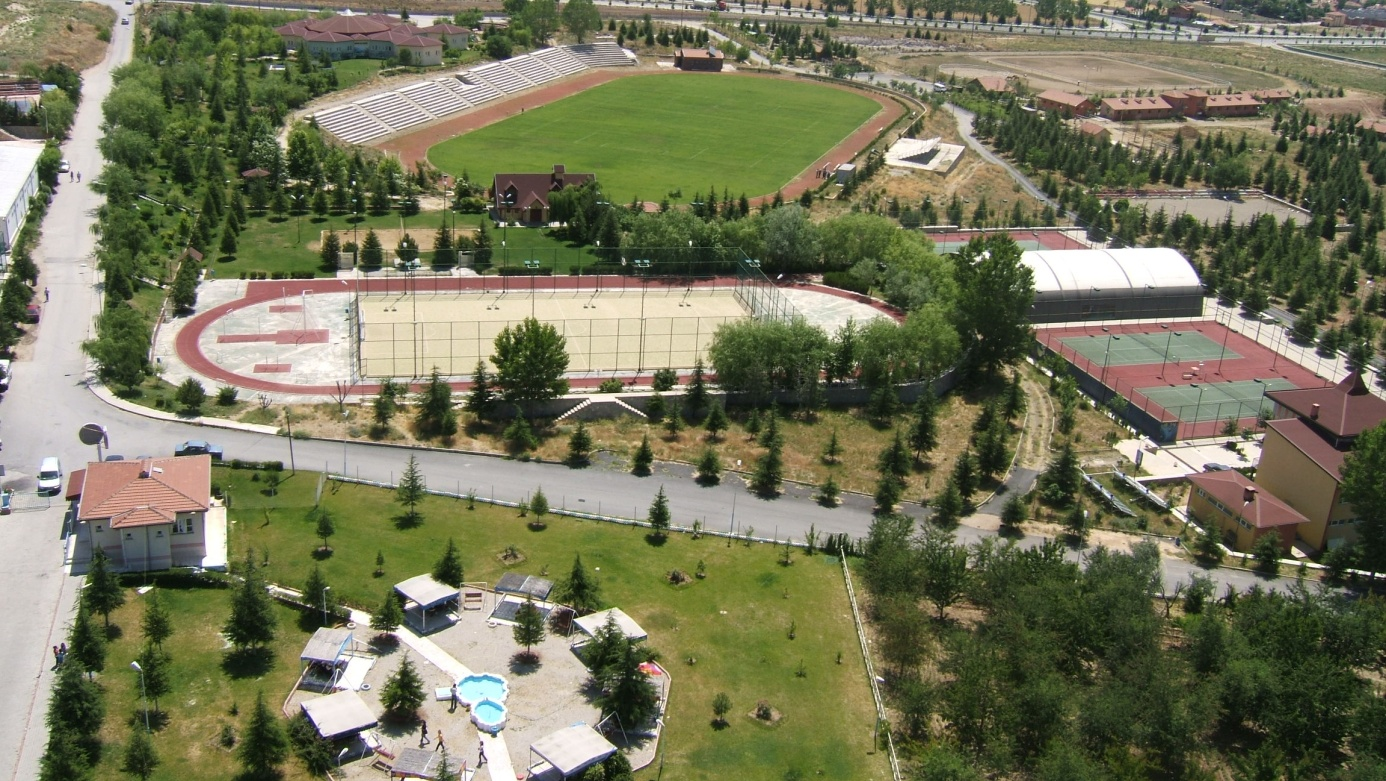 Isparta il merkezinde bulunan diğer yerleşkelerde ise 1 meslek yüksekokulu, onkoloji merkezi ve kalp merkezi bulunmaktadır.
