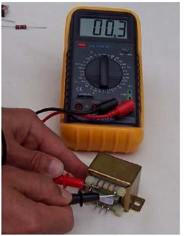 Elektronik devre elemanları Transformatörler Transformatörlerin Kontrolleri: 1. Sekonder uçların AC voltmetre ile ölçümü yapılır.