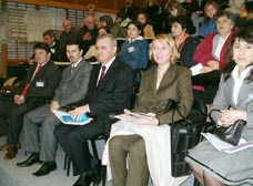 Aprilie / Nisan 2006 pagina / sayfa 7 pagina / sayfa 8 Primãvara comunitarã Ajuns la cea de-a cincea ediţie, Festivalul Interetnic Primăvara Comunitară şi-a deschis porţile şi anul acesta tuturor