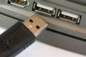USB (UNİVERSEL SERİAL BUS) USB, Ġngilizce "Universal Serial Bus" kelimesinin kısaltmasıdır. USB'nin türkçesi "Evrensel Seri Veriyolu"dur.