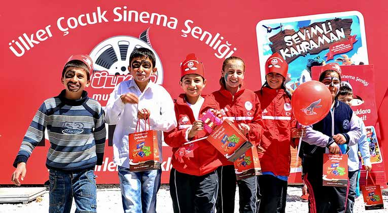 26 27 Yıldızların Sesi Çalışan memnuniyeti hedef edinilmiş olup, çalışanlara uygulanan bir anket ile kulak verilmektedir.