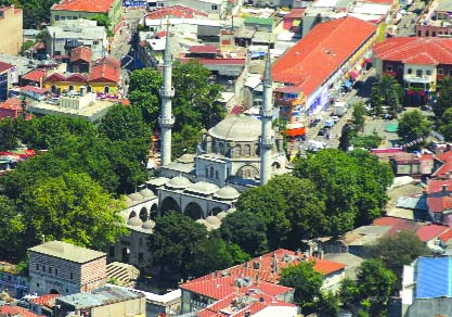 Ü S K Ü D A R S E M P O Z Y U M U I V Yeni Valide Külliyesi (Foto5,8;fiekil2,6) Konum : Üsküdar- skele Meydan, Yap m Y l : 1708-1710, Mimar : Mimar Bekir, Yapt ran : Gülnufl Emetullah Sultan, Program