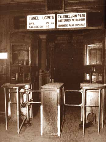 Tünel in Karaköy girişi, 1950.