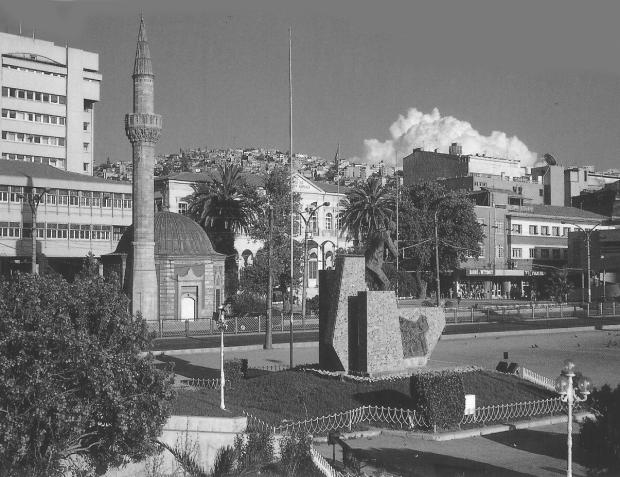1973'te İzmir Konak Meydanı'nda Hasan Tahsin anısına İlk Kurşun Anıtı dikilmiştir (Anonim, 2006j) (Şekil 11).