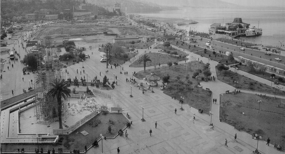 1986-1992 tarihleri arasında on dört aşamada değişikliğe uğratılan Konak Meydanı projesinin en son aşaması Galeria Projesi olmuş (Öncül, 2001) (Şekil 14) sivil toplum örgütlerinin de katıldığı