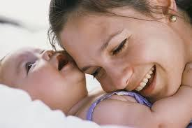 Koşullu- koşulsuz sevgi: Benlik kavramında anne- çocuk ilişkisinin önemi üzerinde durmuştur.