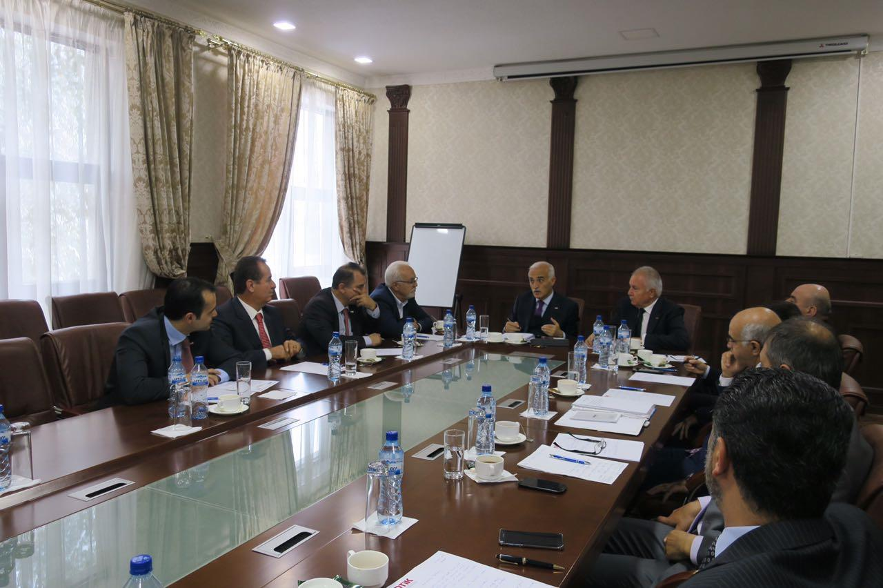 Kırgız yazar ve devlet adamı Cengiz Aytmatov un Kabrine Ziyaret Etkinliğin ikinci günü 14 Ekim 2016 tarihinde, DTİK Başkanı Nail Olpak Başkanlığında, DTİK Avrasya Bölge Komitesi Toplantısı düzenlendi.