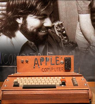Apple 1 Microsoft Ocak 1975 yılında Microsoft şirketi Altair 8800 için Basic dilini 8 haftada geliştirdi. Bu dil Pc ler için geliştirilmiş ilk dildi. Nisan 1975 yılında da resmen kuruldu.