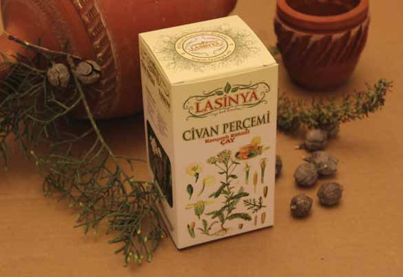 CİVAN PERÇEMİ Karışımlı Bitkisel Çay - 130 gr İÇİNDEKİLER Civan Perçemi, Altınotu, Mersin Yaprağı, Isırgan, Sarı Kantaron, Kırkkilit Otu, Tıbbi Nane, Ebegümeci, Kekik, Şerbetçiotu Bir fincan sıcak