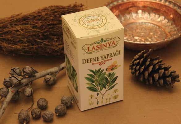 DEFNE YAPRAĞI Karışımlı Bitkisel Çay / 130 gr İÇİNDEKİLER Defne Yaprağı, Zeytin yaprağı, Isırgan, Biberiye, Kırk Kilit Otu, Kekik, Böğürtlen Yaprağı, Civanperçemi Bir fincan sıcak suya 1 tatlı