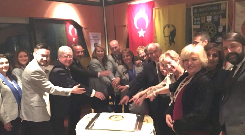 22 Aralık 2016 günü Efes Rotary Kulübümüzü ziyaret ettik. İkisi emekli Rotaraktör, 3 genç üyenin Rotary Ailesine katıldığı çok güzel bir akşam yaşadık.