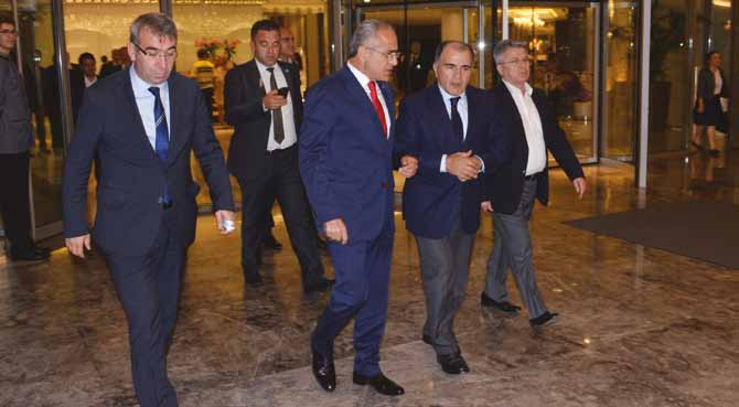 TÜROFED sorunları Bakan Topçu ile paylaştı Kültür ve Turizm Bakanı Yalçın Topçu, Antalya da TÜROFED yönetimi ile bir araya geldi.