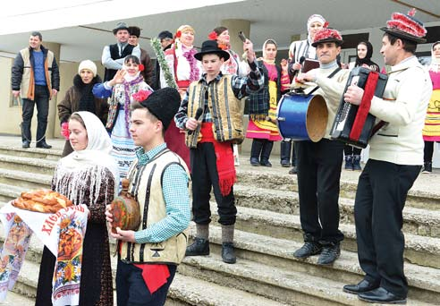 Festival Büük ayın 4-9 günneri arası Slovakiya devletindä geçti. Onda, yaş kertiklerinä görä, pay aldı altı devlettän 25 kollektiv. İSTAR ansmblisi 12-15 yaş kertiindä kendi becerikliini gösterdi.