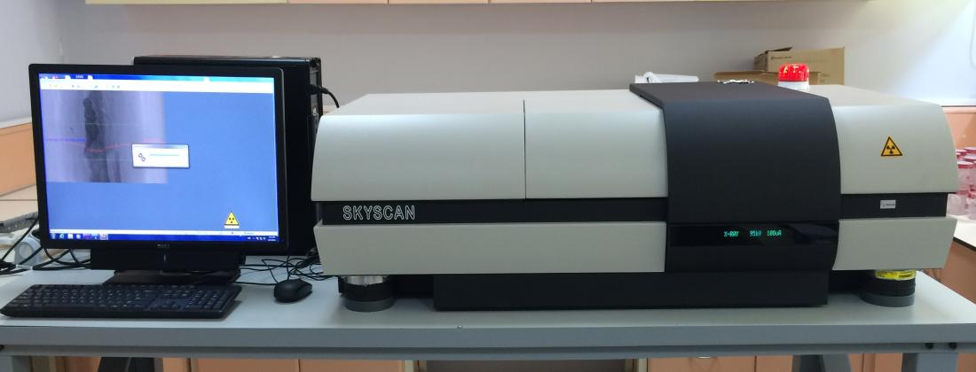 modellerin elde edilebilmesi ve kesitler üzerinde iki boyutlu ölçümlerin yapılabilmesi amacıyla CTAn (v.1.13, Bruker-microCT) yazılımına görüntüler aktarıldı. Şekil 3.1. Bu çalışmada kullanılan SkyScan 1172 MBT cihazı.