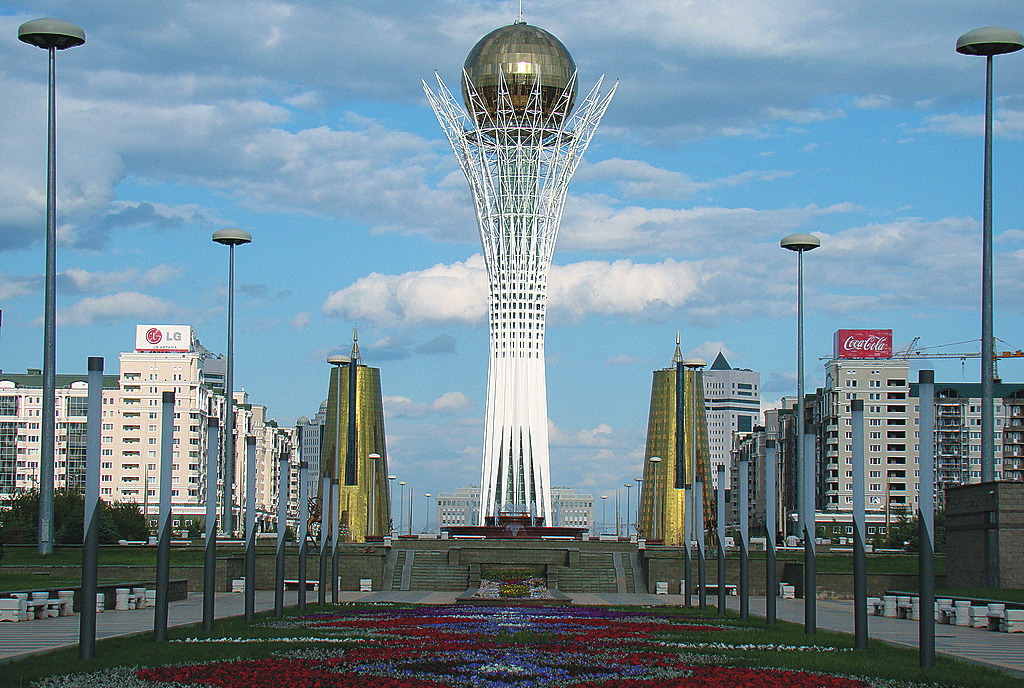 Kazakistan da, petrol gelirlerini kullanarak, ekonominin enerji dışındaki sektörlerini kalkındırmak, bu sayede ekonomide çeşitlilik sağlamak, ekonominin petrole ve dolayısıyla dünya petrol