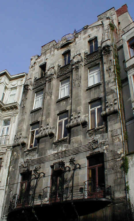 119 Şekil 23. Botter Apartmanı, Raimondo D Aronco, 1900.